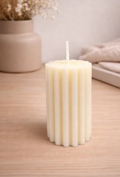 Vela Decorativa Canelada em Cera 8x5cm | Luz & Aconchego